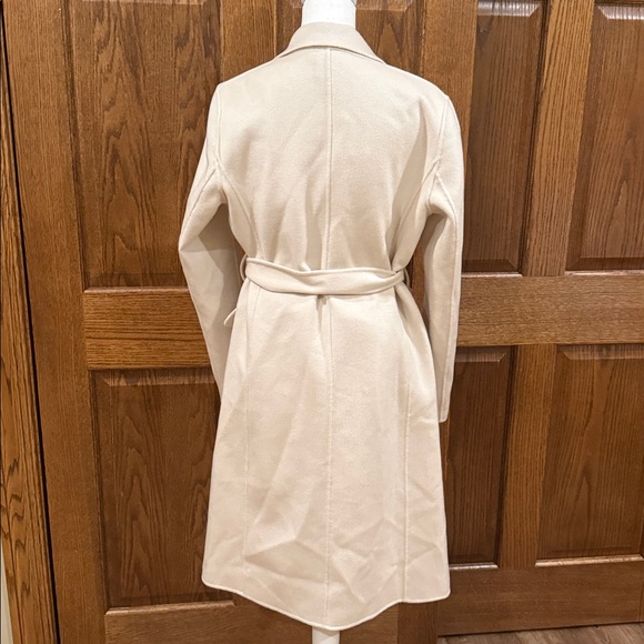 Quince Cream 100% Mongolian Cashmere Wrap
Coat NWT - Picture 4 of 6